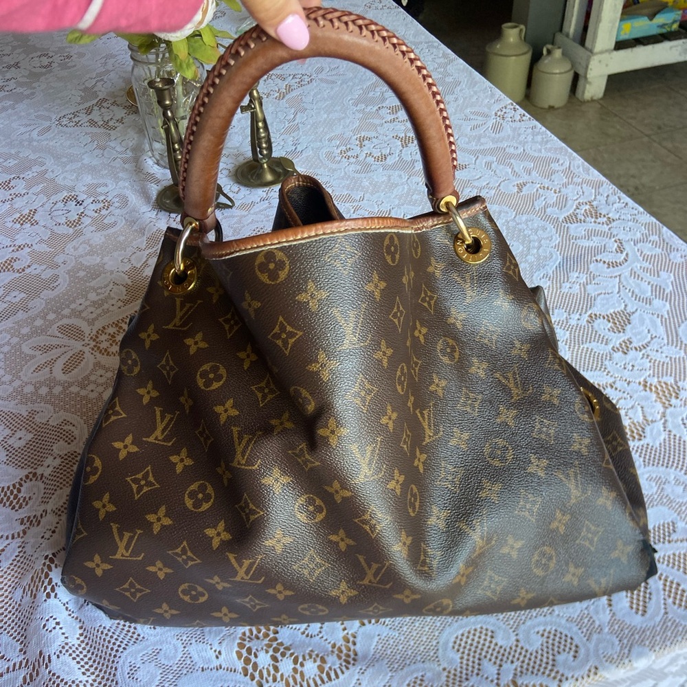 Louis Vuitton Artsy.